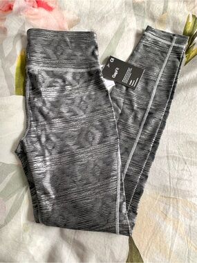 GapFit GFast Silver and Black Patterned Leggings
